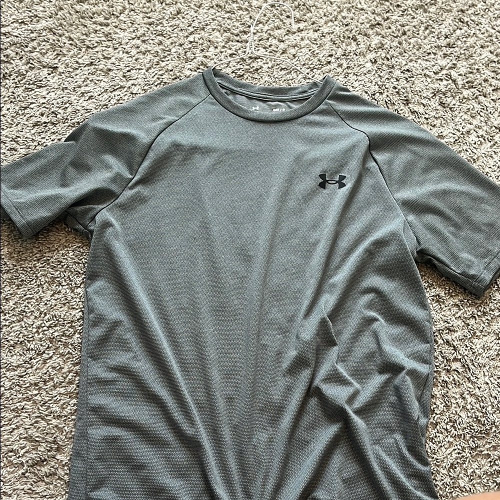 Under Armour Gray Short Sleeve Tee Moisture-Wicking Performance